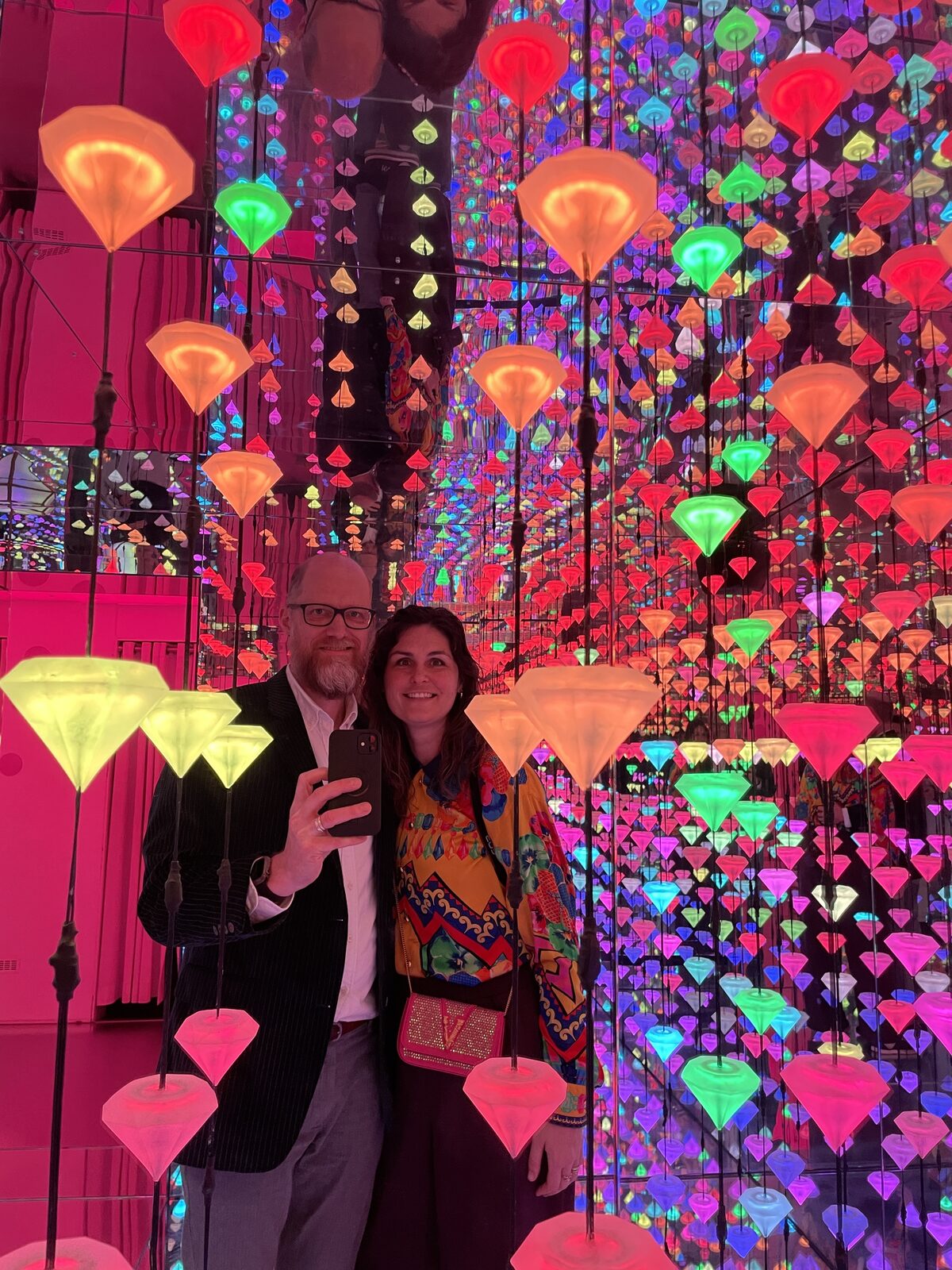 Christiaan and Gabriëlle in red, green and yellow light