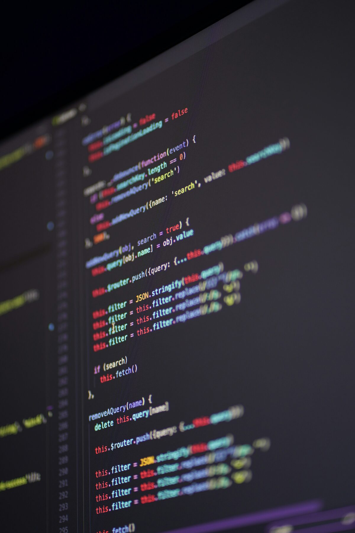 Schwarzer Bildschirm mit sichtbaren JavaScript-Buchstaben
